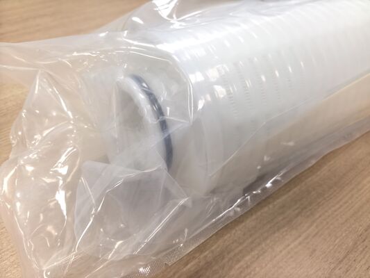 Kartusz z filtrem wysokiego przepływu serii 130 o powierzchni filtracyjnej 2,2 m2 i pojemności przepływu 200 l/min do filtracji w procesie mokrym